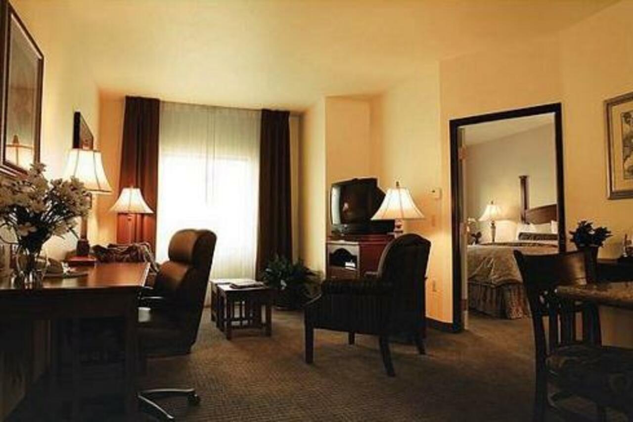 Homewood Suites By Hilton Montgomery Eastchase Номер фото