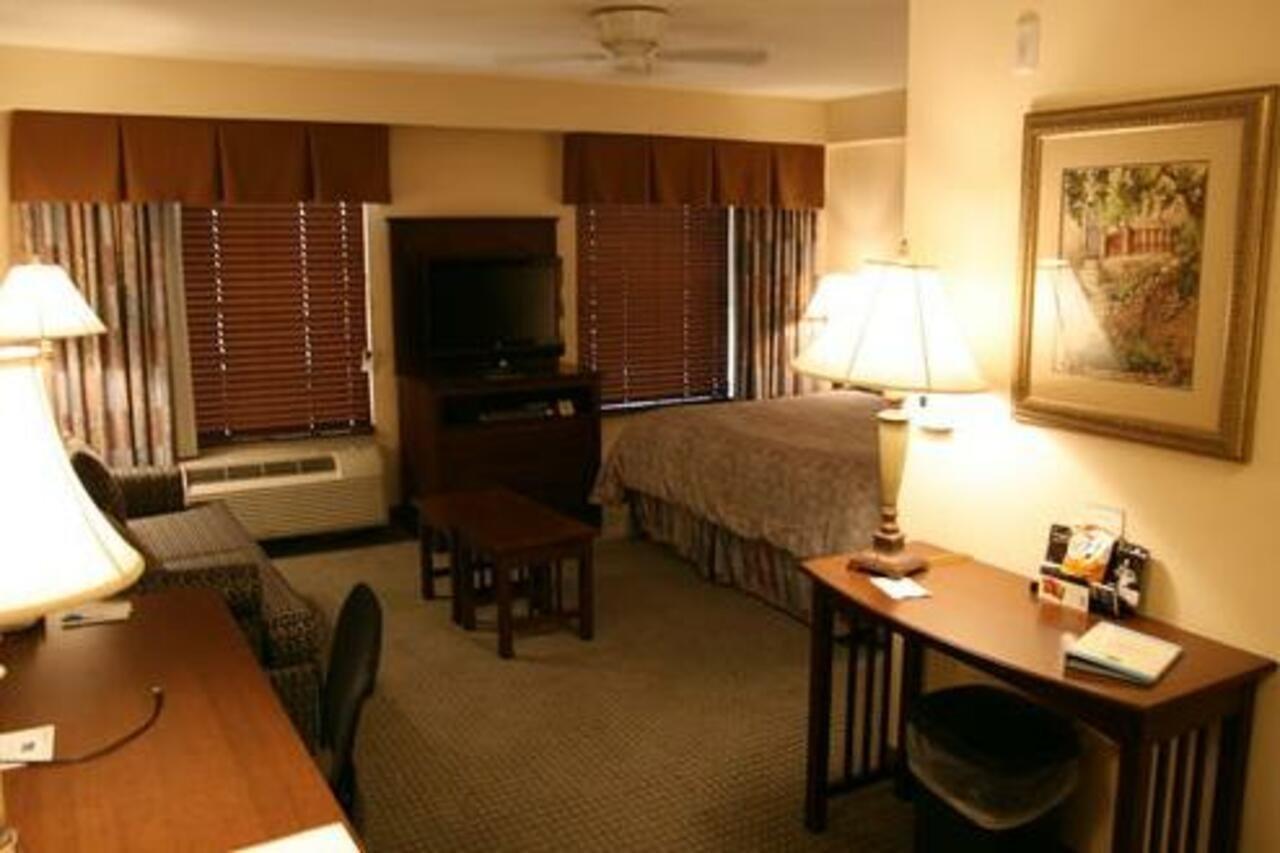 Homewood Suites By Hilton Montgomery Eastchase Номер фото