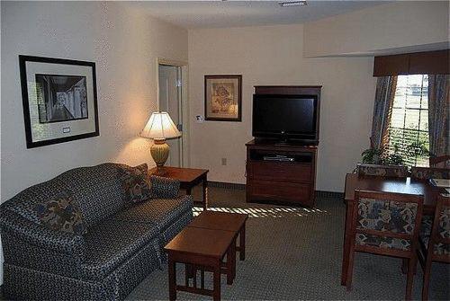 Homewood Suites By Hilton Montgomery Eastchase Номер фото